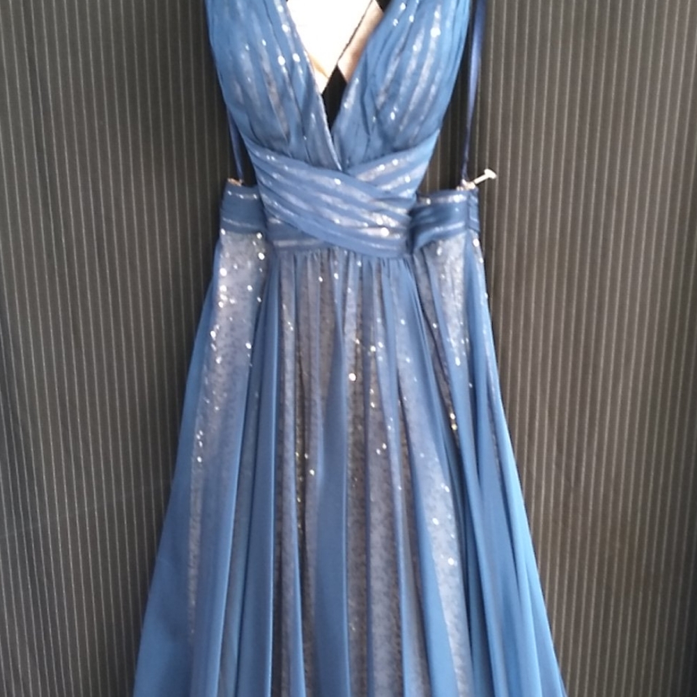 La Femme Fashion Gown - Picture 4 of 13